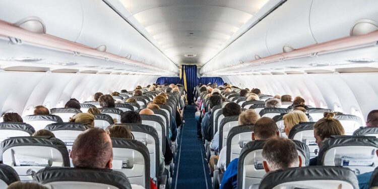 Femeie amendată cu 25.000 de lei după ce a agresat o însoțitoare de bord pe cursa Chișinău-Dublin