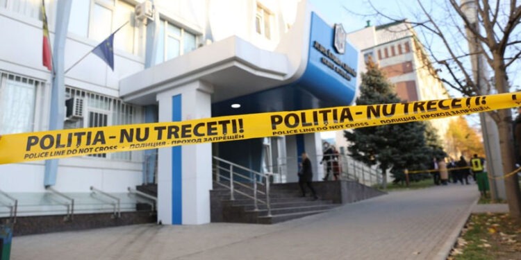 Trei ani și jumătate de închisoare pentru alerte false cu bombă