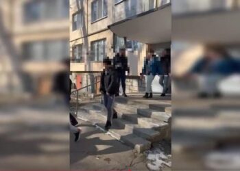 Poliția din Botanica descoperă o rețea de consum de droguri, șase suspecți reținuți