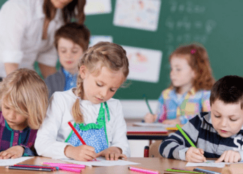 Atenție părinți! Ministerul Educației schimbă regulile de înscriere a copiilor în clasa I