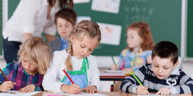 Atenție părinți! Ministerul Educației schimbă regulile de înscriere a copiilor în clasa I