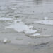 Gheața subțire pe râuri și lacuri reprezintă un pericol pentru pescari și recreaționiști