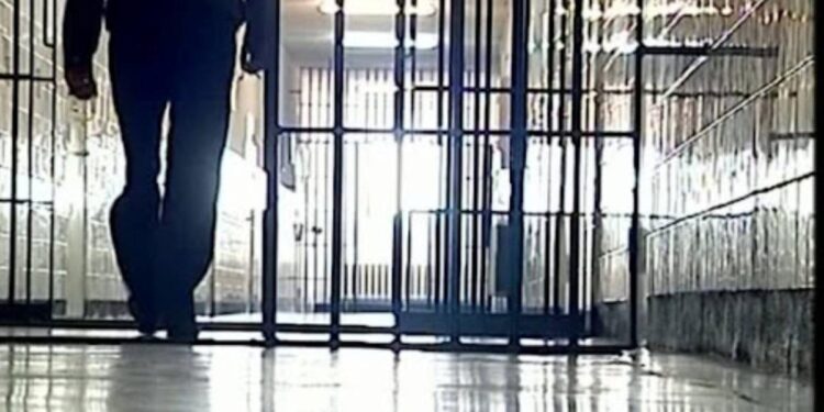 19 ani de închisoare pentru un bărbat care și-a ucis tatăl