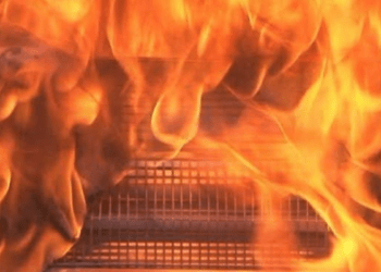 Incendiu devastator în satul Rujnița: O victimă din cauza nerespectării regulilor de exploatare a surselor de încălzire