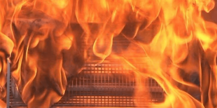 Incendiu devastator în satul Rujnița: O victimă din cauza nerespectării regulilor de exploatare a surselor de încălzire