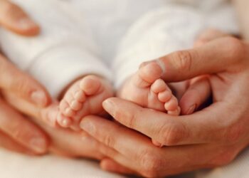 O femeie din nordul țării a născut o fetiță în ambulanță. Cum a decurs nașterea