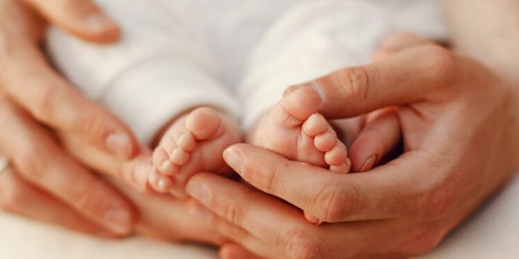 O femeie din nordul țării a născut o fetiță în ambulanță. Cum a decurs nașterea