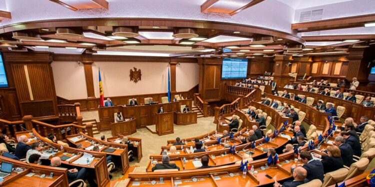 Promo-Lex: 27% dintre decizii în Parlamentul Moldovei au fost adoptate fără transparență
