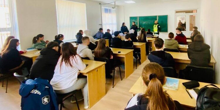 Siguranța copiilor, prioritatea Poliției! Aproape 390 de școlari învață reguli esențiale de circulație
