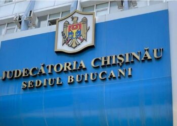 Sentință pentru un bărbat care a înșelat persoane cu vacanțe false și bani contrafăcuți