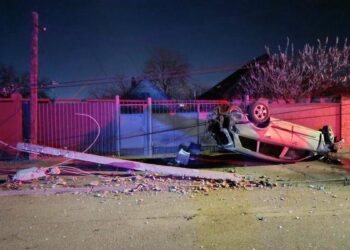 Un adolescent băut s-a răsturnat cu mașina pe o stradă din Chișinău