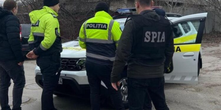 Polițist reținut pentru corupție în timpul unei misiuni de patrulare