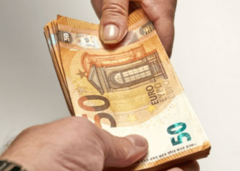 Шесть лет тюрьмы для сотрудницы банка, укравшей деньги из учреждения