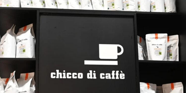 Кофе исчез с полок европейских магазинов из-за роста цен