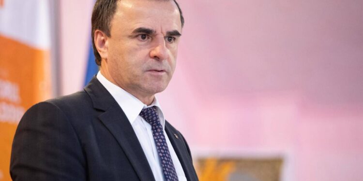 Василий Тарлев: МИД РМ должен дать разъяснения о том, что новый закон Украины о праве президента направлять подразделения ВСУ в другие государства не направлен против Молдовы