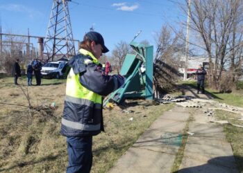 В Бендерах автобус врезался в остановку: один человек погиб, двое пострадали