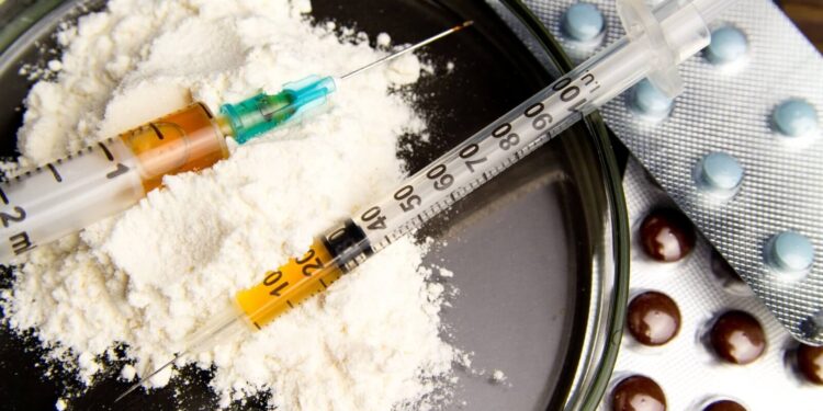 Четыре мужчины осуждены за продажу героина. Сколько лет они проведут в тюрьме