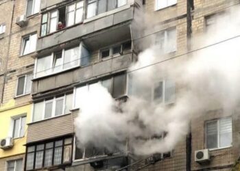 Спасатели в Кишиневе спасли мужчину из горящей квартиры