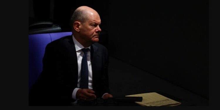 Правительство ФРГ во главе с Шольцем официально ушло в отставку