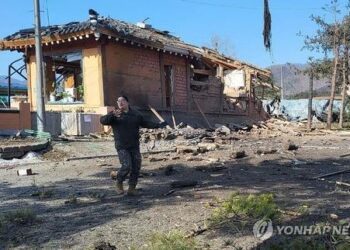 В Южной Корее истребители случайно сбросили восемь авиабомб на город Пхочхон. Ранены восемь человек