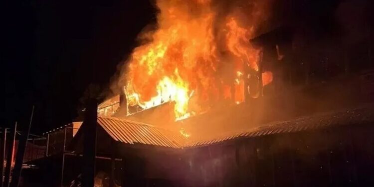 В Турции на горнолыжном курорте сгорел отель, есть жертвы