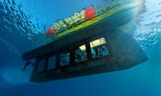 В Хургаде четыре российских туриста погибли во время тура на батискафе