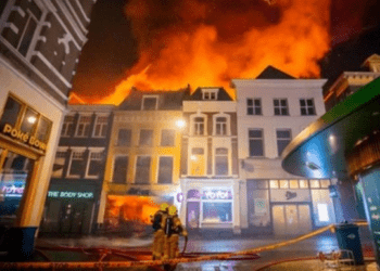 В Нидерландах разгорелся масштабный пожар