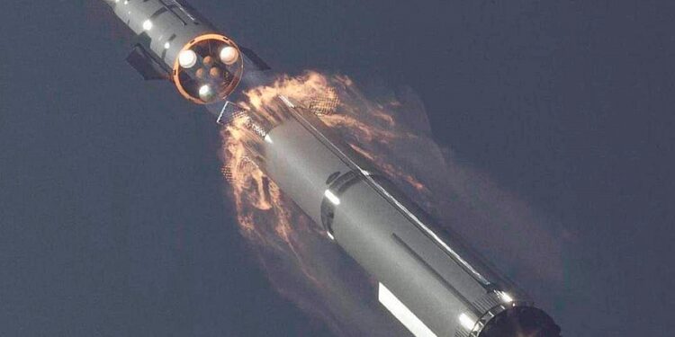 Ракета «Старшип» второй раз подряд взорвалась во время тестового запуска. Из-за падающих обломков пришлось закрывать аэропорты во Флориде