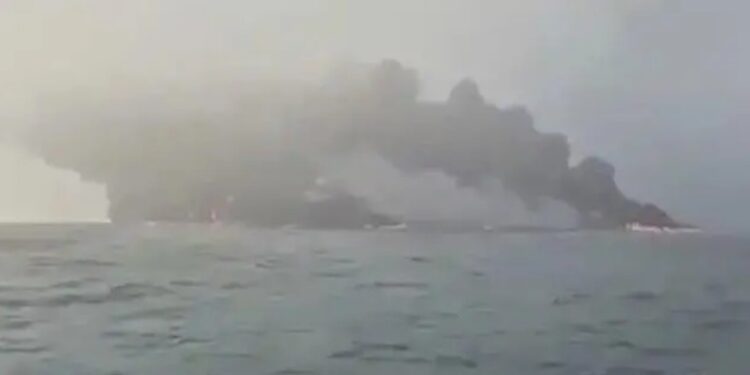 Нефтяной танкер и грузовое судно столкнулись в Северном море у берегов Великобритании