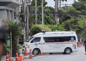 Пожилой турист разбился, когда попытался справить нужду с двухметрового моста