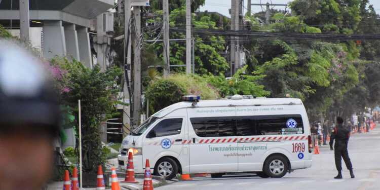 Пожилой турист разбился, когда попытался справить нужду с двухметрового моста