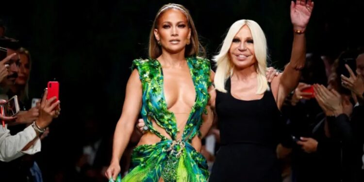 Донателла Версаче уходит с поста креативного директора Versace. Ее место займет Дарио Витале