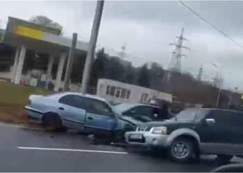 Водителю стало плохо за рулем: ДТП в Ватре, один человек в больнице