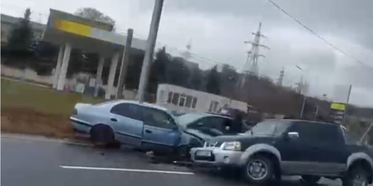 Водителю стало плохо за рулем: ДТП в Ватре, один человек в больнице