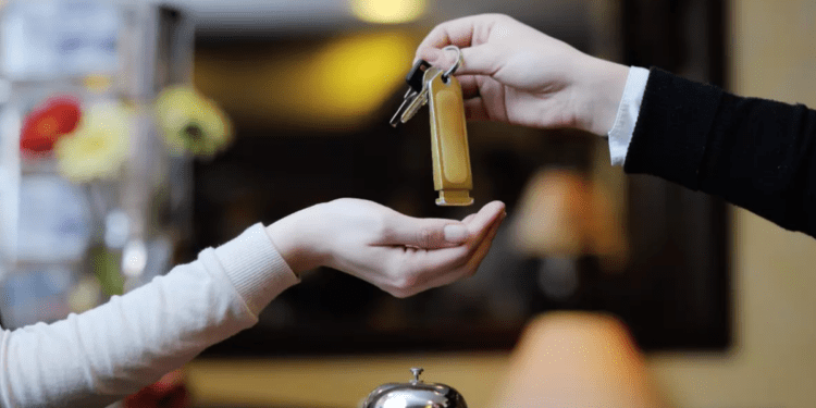 Femeie din Germania prinsă după 15 ani de furturi din hoteluri