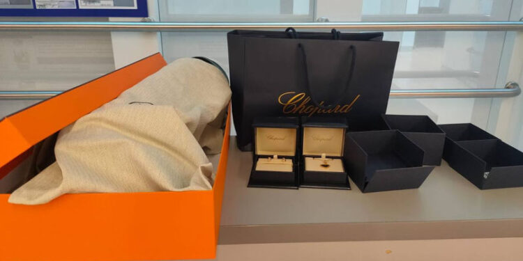 Bunuri nedeclarate presupuse a fi de brand, depistate la Aeroport