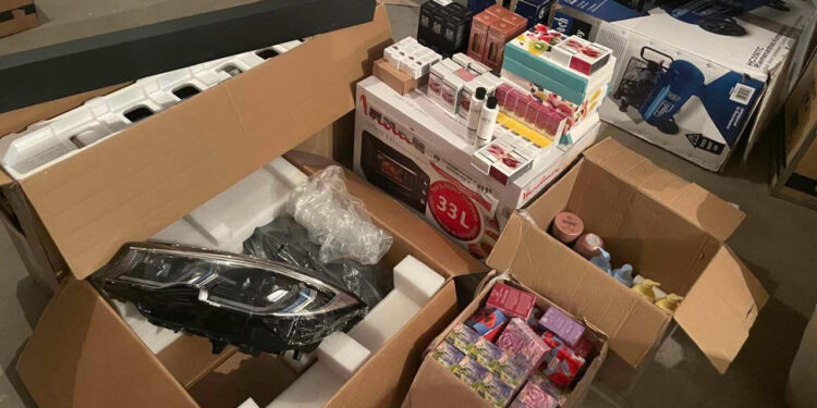 Autocar cu produse nedeclarate a fost oprit de echipele mobile ale Vămii