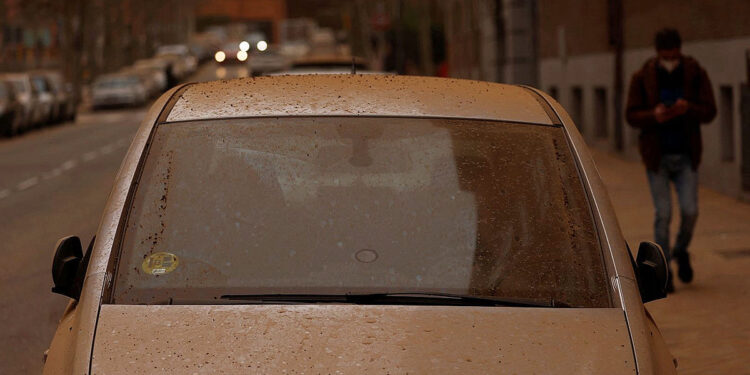 Avertizare meteo: Nor de praf saharian ajunge în Moldova pe 11 martie