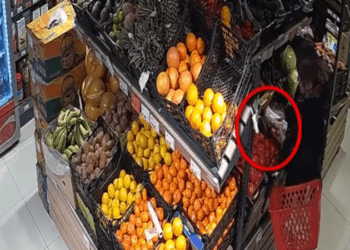 Poliția caută o femeie care a furat un portmoneu cu 7.000 de lei