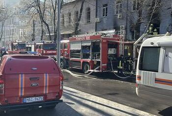 Что осталось от ресторана в центре столицы, который горел вчера несколько часов: Пожарные продолжают работу