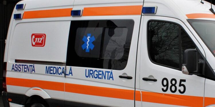 Un adolescent a ajuns la spital după ce a căzut dintr-un copac în sectorul Botanica