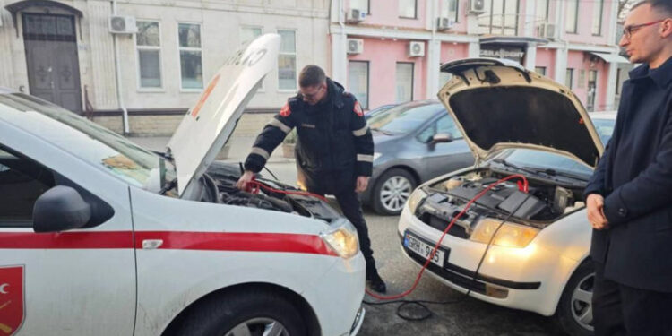 Intervenție rapidă a carabinierilor pentru a ajuta un șofer cu probleme tehnice