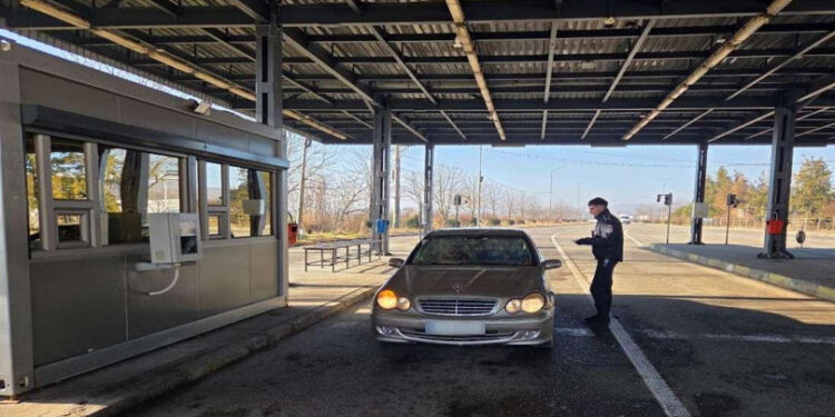 Mașină radiată depistată la frontieră: Șofer moldovean cercetat