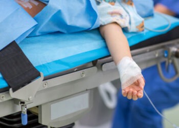 Adolescentă de 16 ani în stare gravă după o cădere de la etajul 5 al IMC