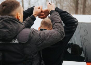 Grupare criminală destructurată de Poliția de Frontieră: Migranți transportați ilegal prin Moldova cu acte false