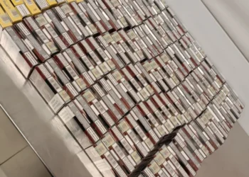 Bărbat cu dublă cetățenie prins încercând să scoată ilegal țigări din țară