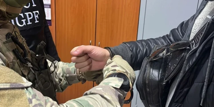 Poliția de Frontieră a extrădat un escroc ucrainean la cererea INTERPOL