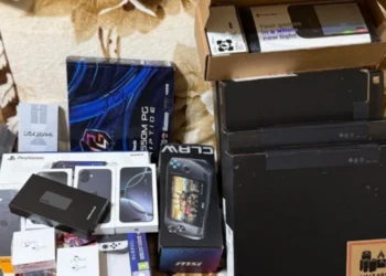 Contrabandă cu ceasuri și parfumuri de 700.000 lei, descoperită la vama Leușeni