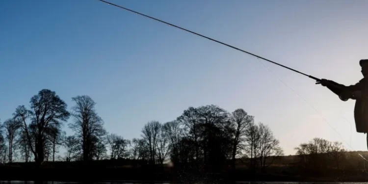 Postarea unui pescar cu un pistol ruginit a devenit virală pe Reddit