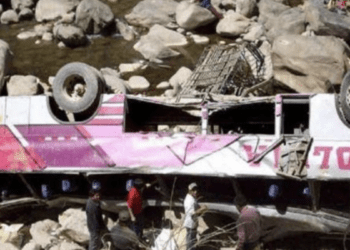 Tragedie pe autostradă: Autobuz rostogolit într-o râpă, 15 victime în sudul Boliviei